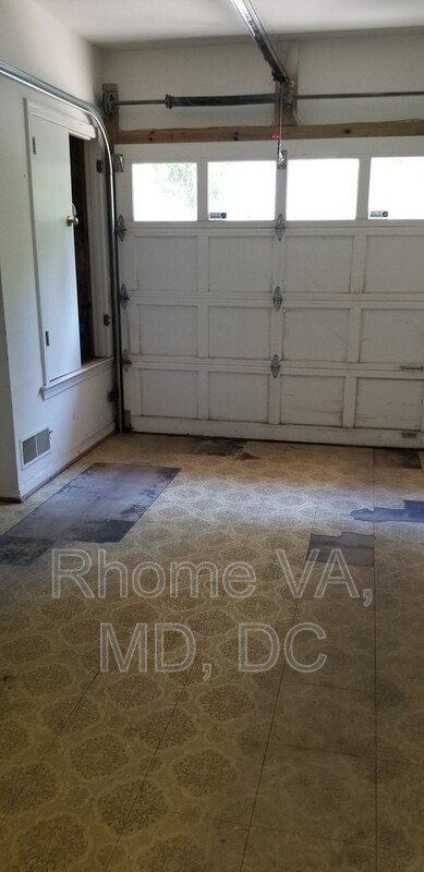 Spacious Three Bedroom Townhome in Prime Location! property image