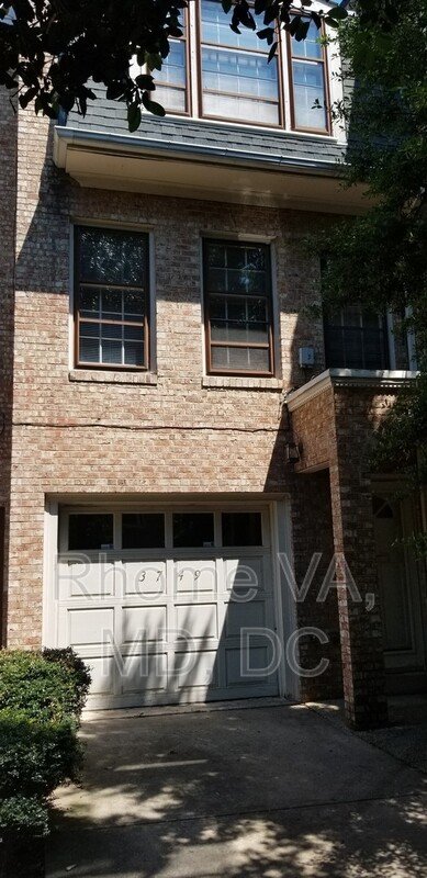 Spacious Three Bedroom Townhome in Prime Location! property image