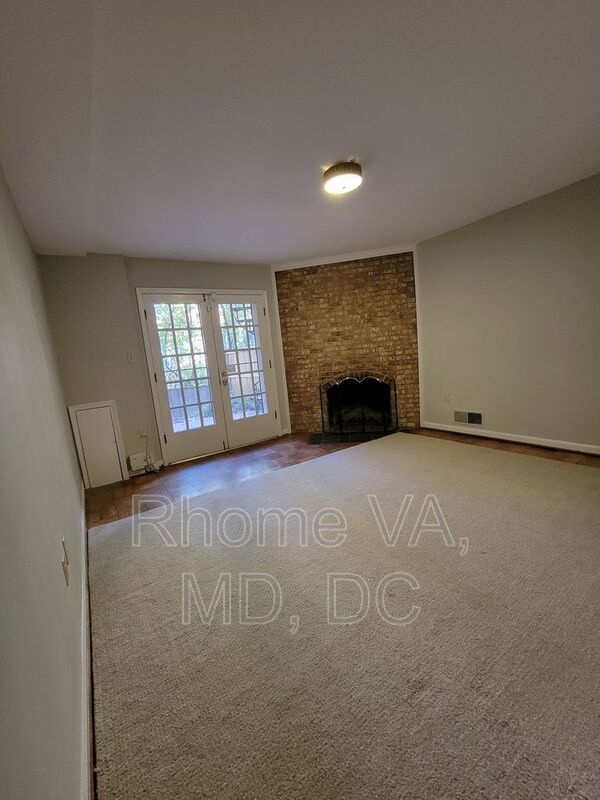 Spacious Three Bedroom Townhome in Prime Location! property image