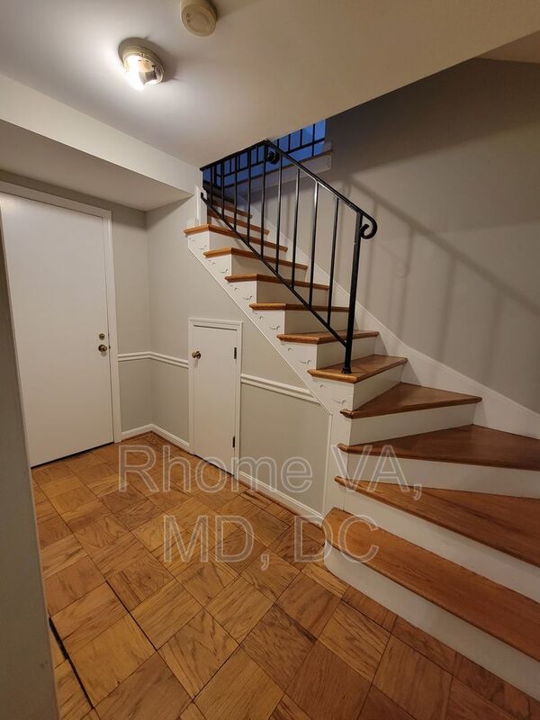 Spacious Three Bedroom Townhome in Prime Location! property image