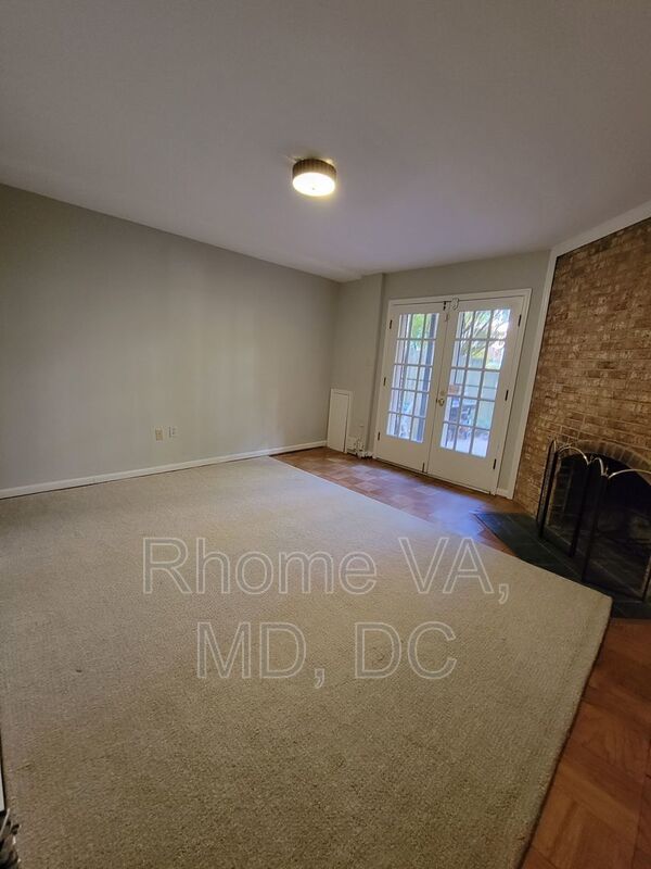 Spacious Three Bedroom Townhome in Prime Location! property image