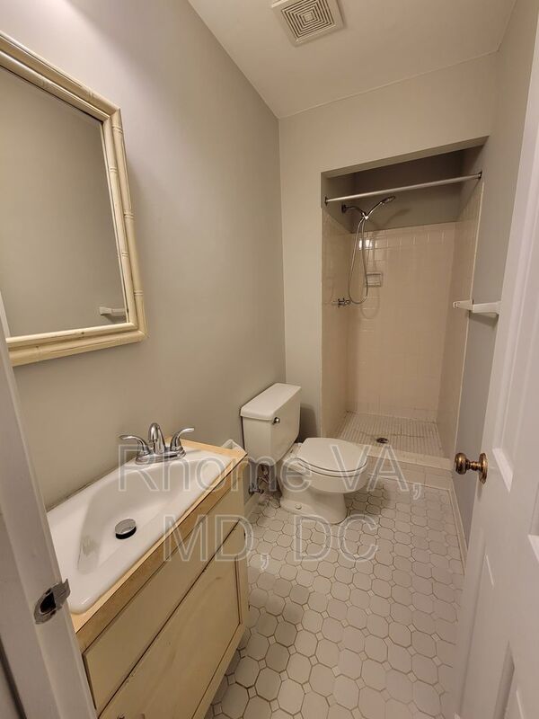 Spacious Three Bedroom Townhome in Prime Location! property image