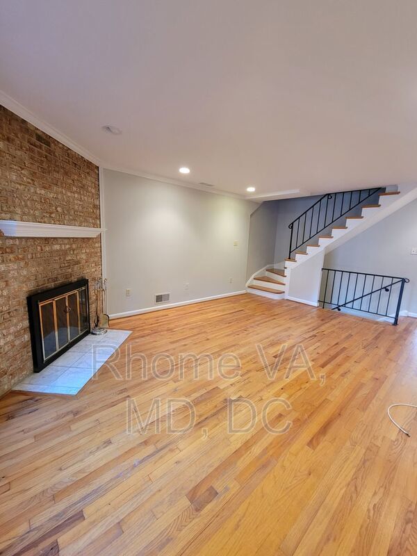 Spacious Three Bedroom Townhome in Prime Location! property image
