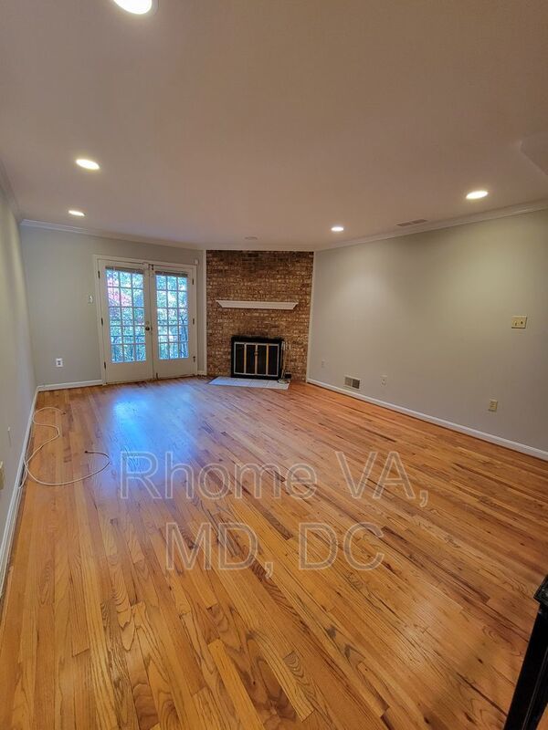 Spacious Three Bedroom Townhome in Prime Location! property image