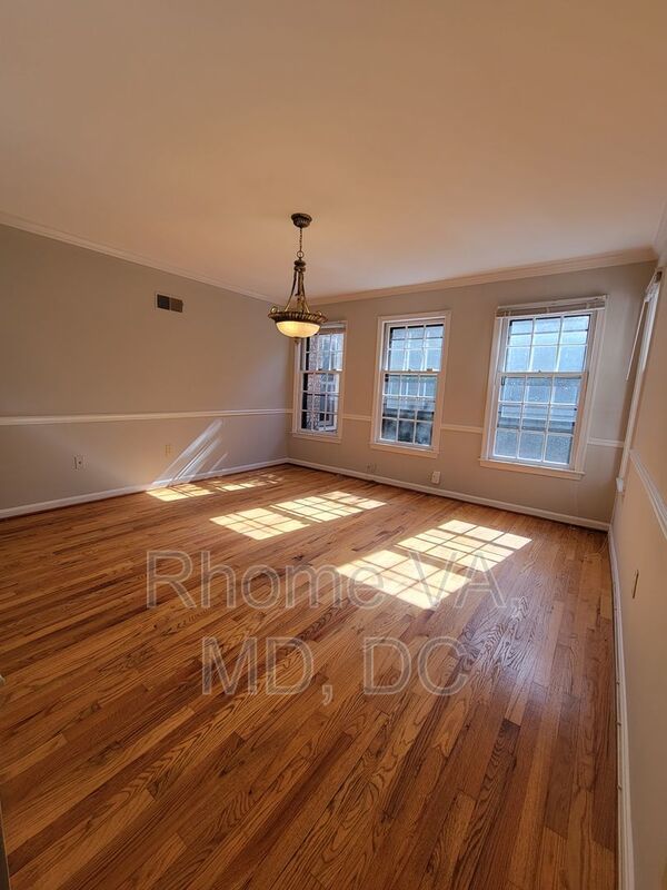 Spacious Three Bedroom Townhome in Prime Location! property image