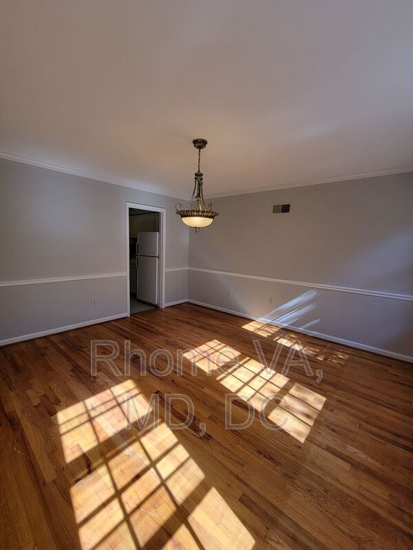 Spacious Three Bedroom Townhome in Prime Location! property image