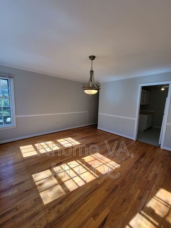 Spacious Three Bedroom Townhome in Prime Location! property image