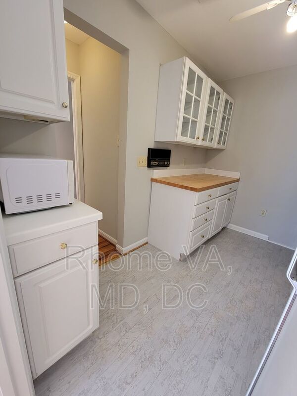 Spacious Three Bedroom Townhome in Prime Location! property image
