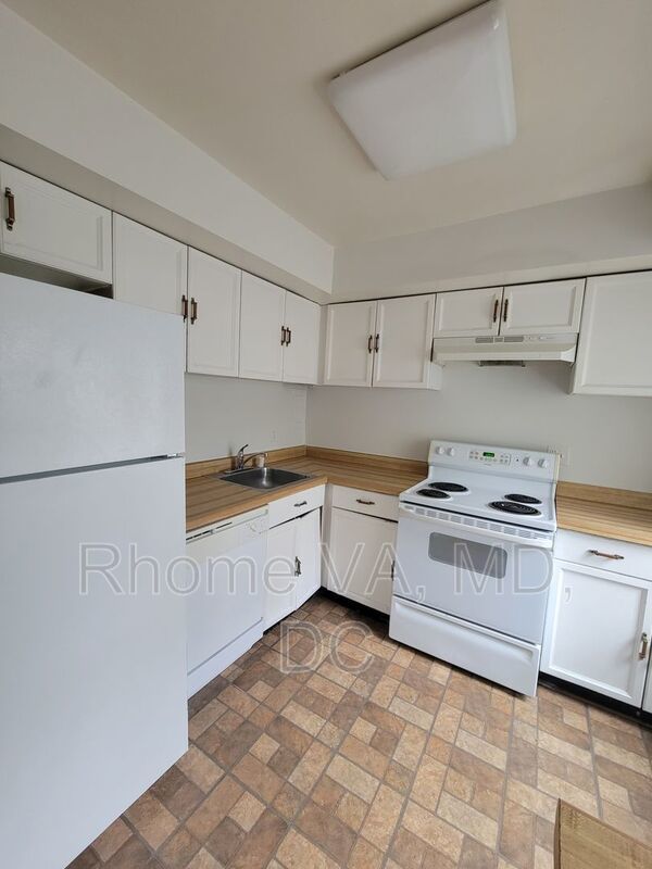 Experience the Bolling Brook Lifestyle property image