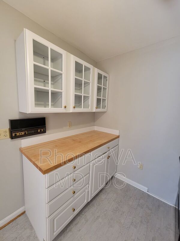 Spacious Three Bedroom Townhome in Prime Location! property image