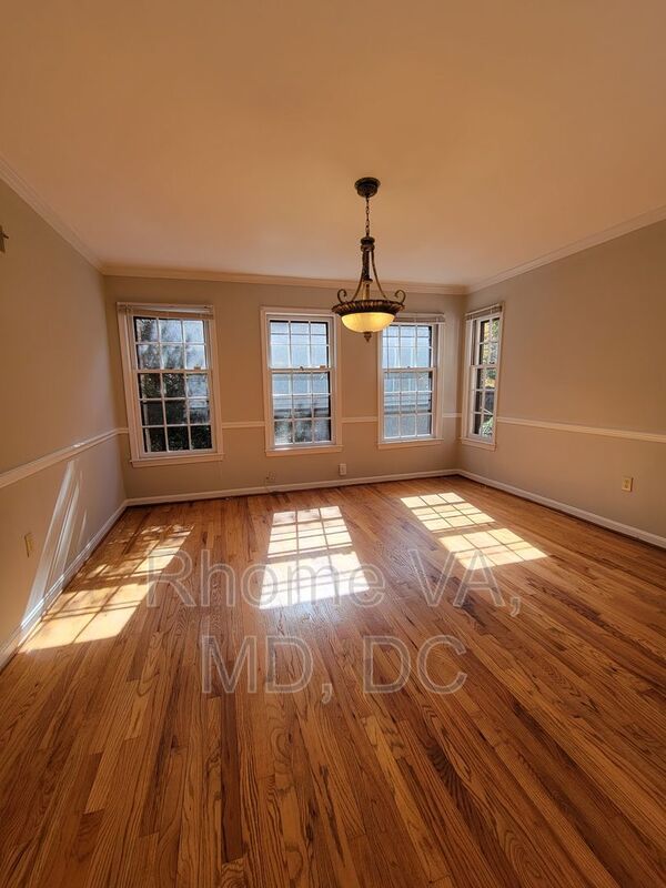 Spacious Three Bedroom Townhome in Prime Location! property image