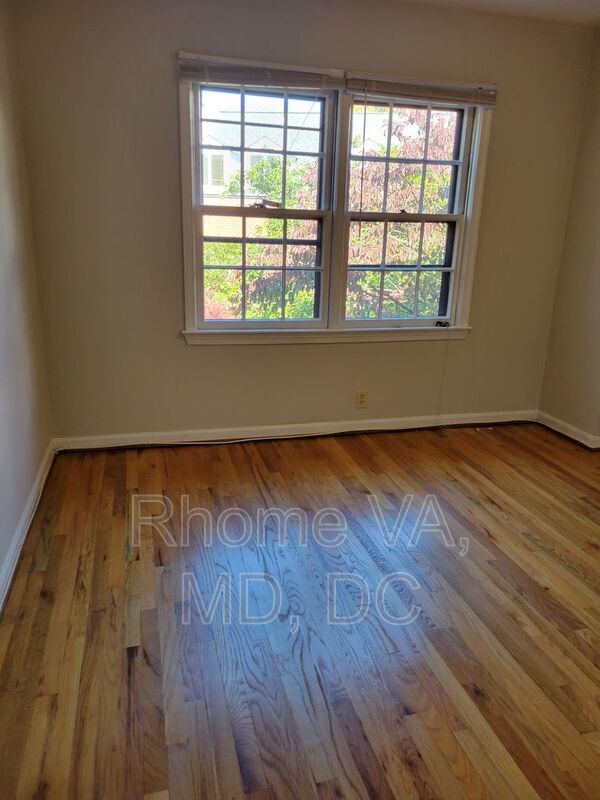 Spacious Three Bedroom Townhome in Prime Location! property image