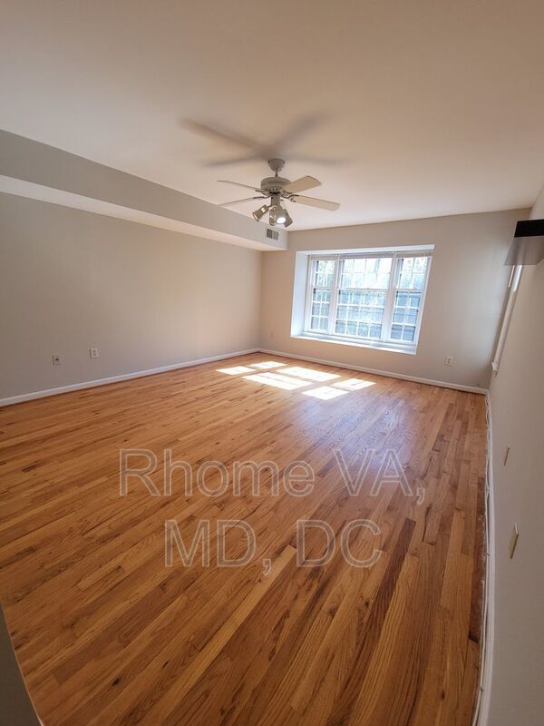 Spacious Three Bedroom Townhome in Prime Location! property image