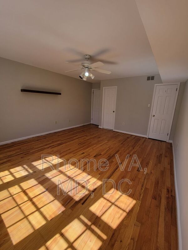 Spacious Three Bedroom Townhome in Prime Location! property image