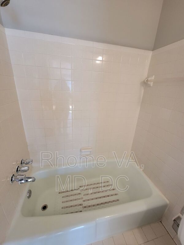Spacious Three Bedroom Townhome in Prime Location! property image