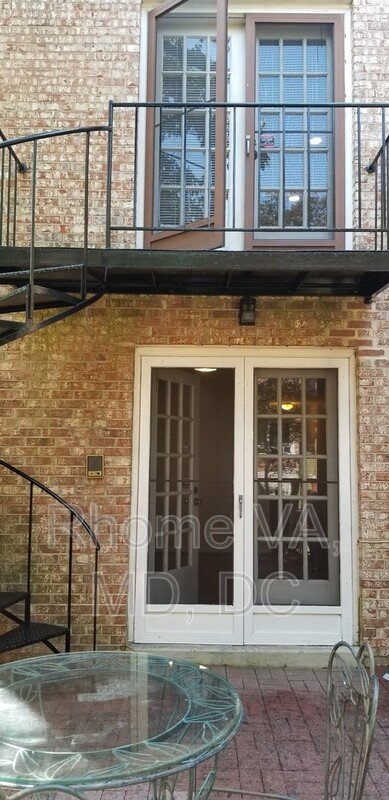 Spacious Three Bedroom Townhome in Prime Location! property image